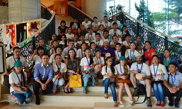 Kazakh_students_at_Wikimania_2013_04